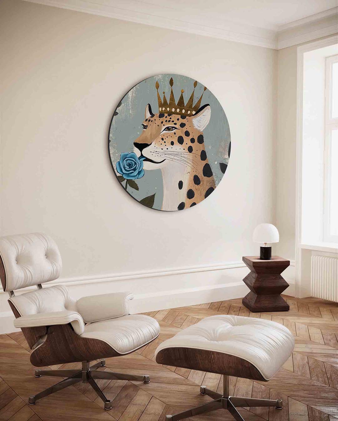 Luipaard met kroon – kleurrijke ronde wanddecoratie van WallArtistic