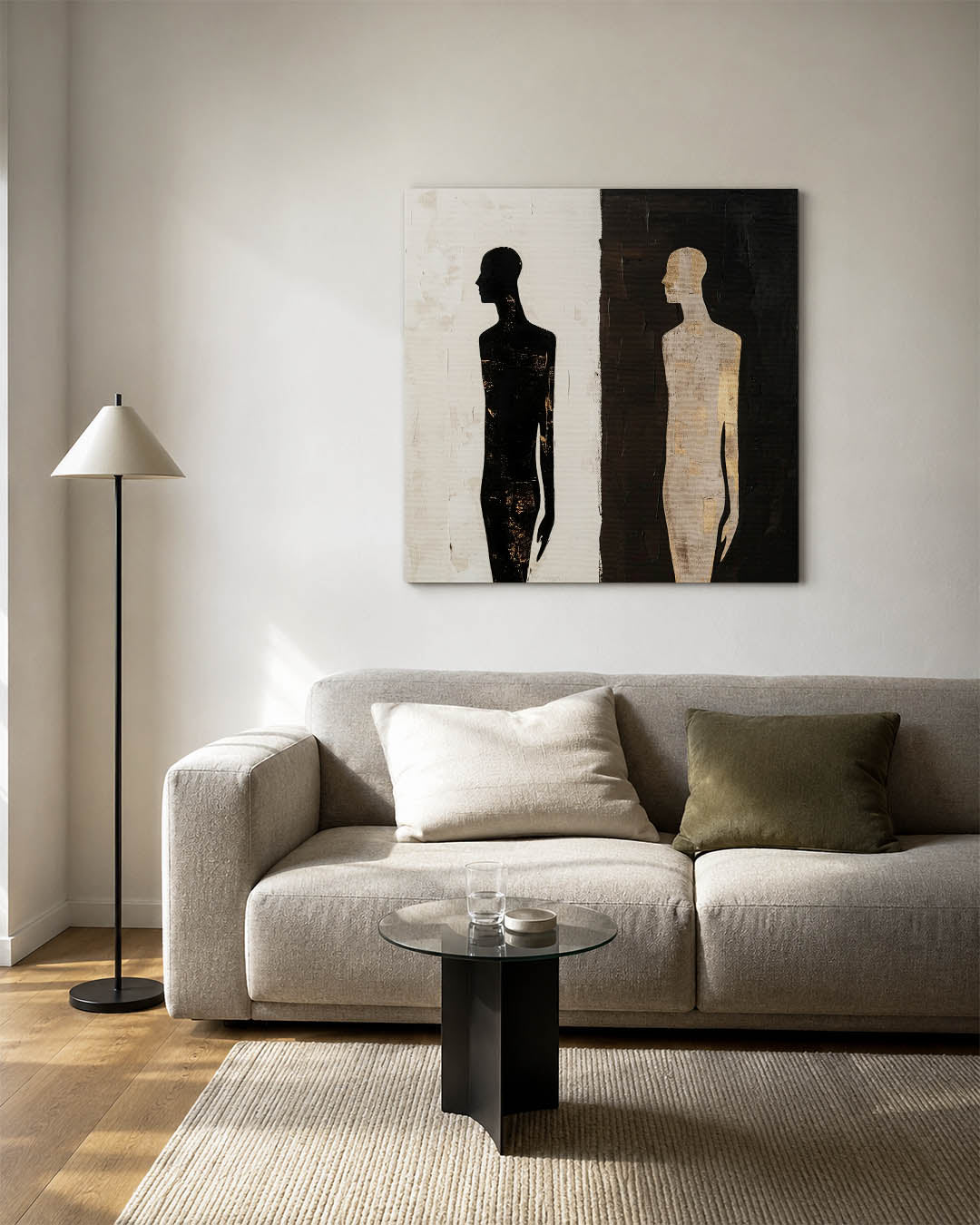 Contrasterende figuren kunstwerk – vierkante wanddecoratie – dit werk toont twee silhouetten in zwart en beige tegen een