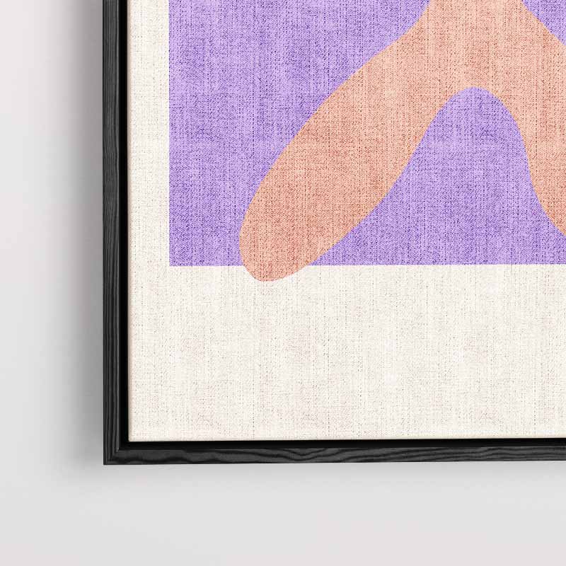 Zachte Vorm op Paarse Achtergrond – kunstwerk met zwarte baklijst