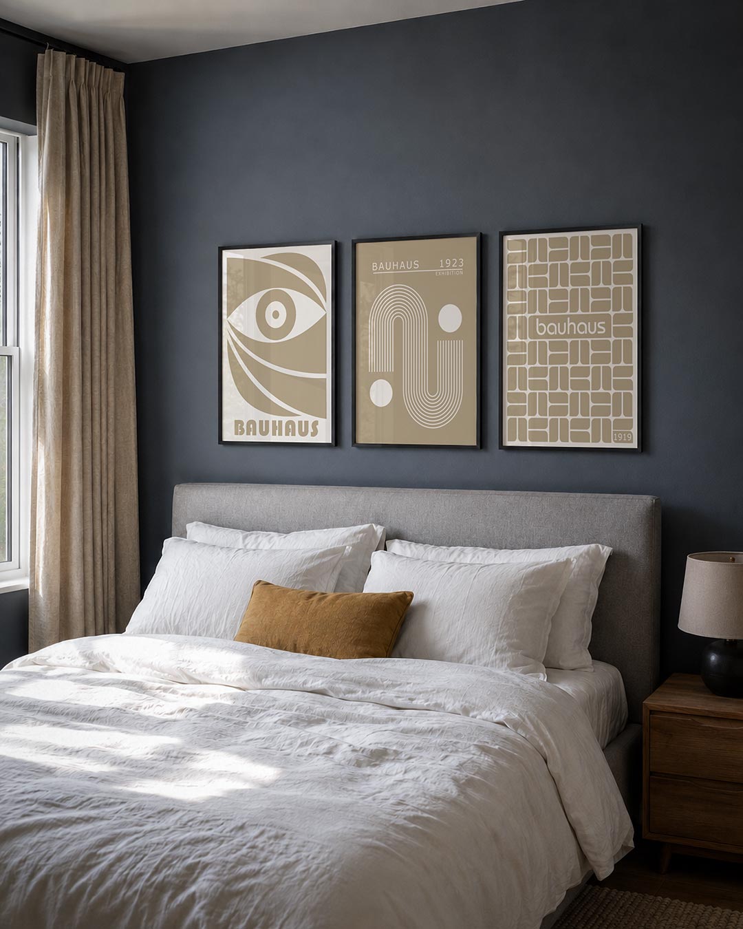 Oogvorm en lijnen posterset – derde productweergave – een beige oogvorm met cirkels en gebogen lijnen. De compositie heeft