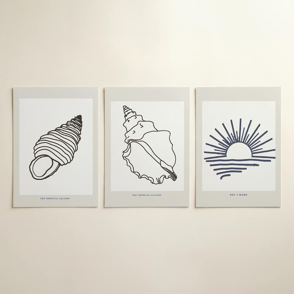 Schelplijnenspel driedelige posterset in interieur