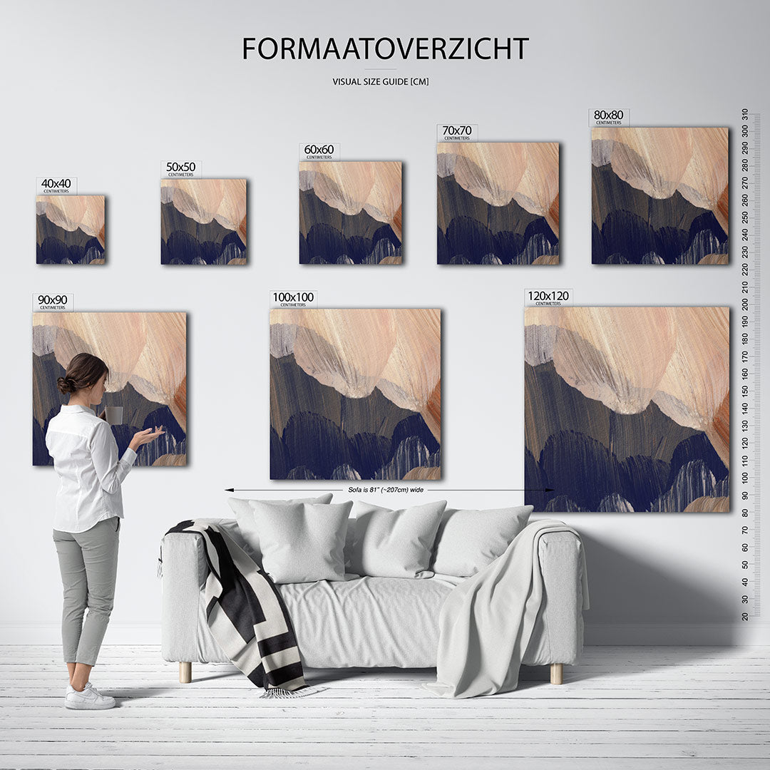 Organische penseelstreken kunstwerk – dit kunstwerk toont vloeiende penseelstreken in zachte beige en donkere tinten. De