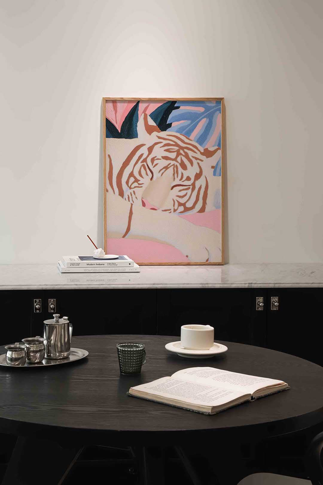 Slapende tijger – abstracte poster in staand formaat