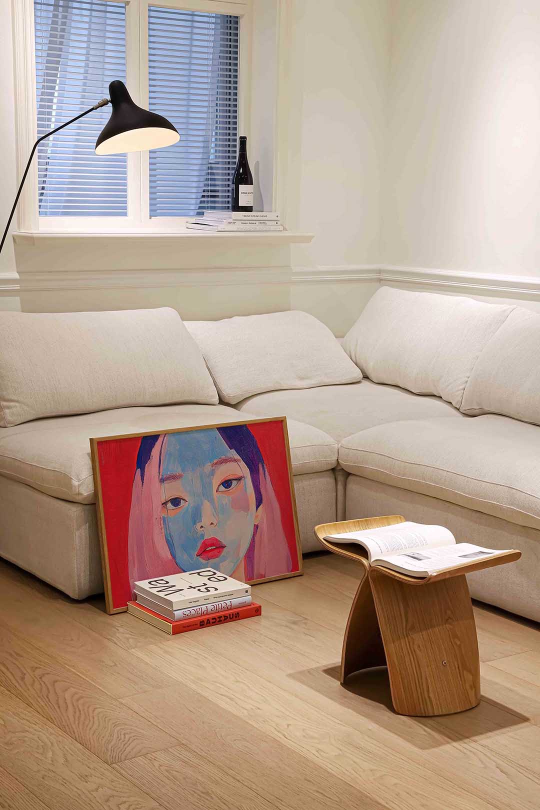 Portret met blauwe en roze tinten – vrouwelijke portretkunst als landscape poster