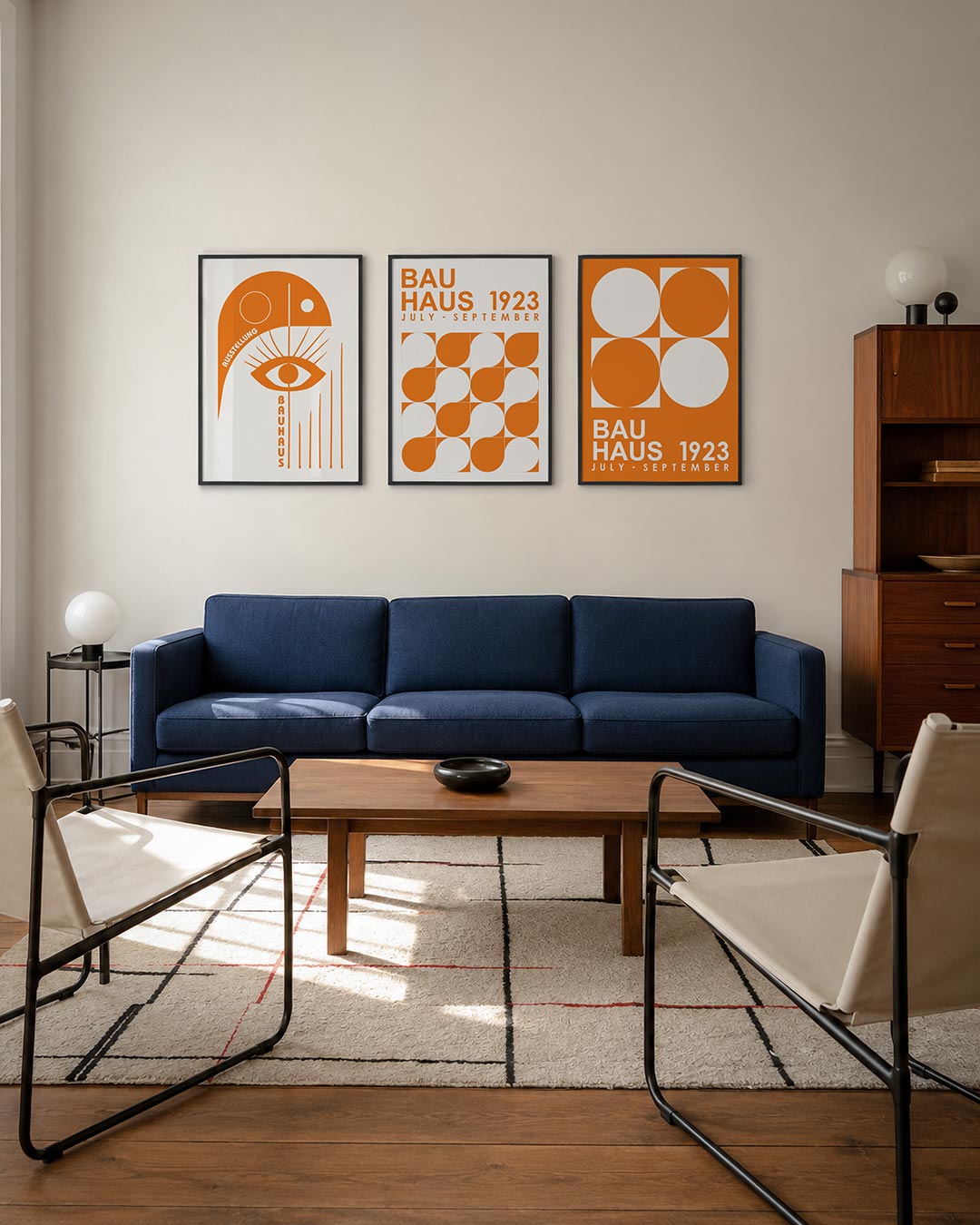Oog en lijnen driedelige posterset – een oranje oog met strakke lijnen en cirkels. De compositie speelt met symmetrie en