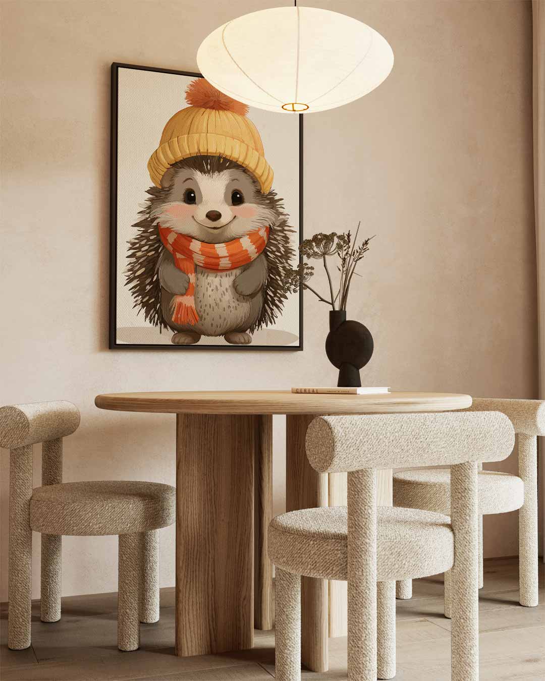 Schattige Egel met Wintermuts – staand kunstwerk voor modern interieur