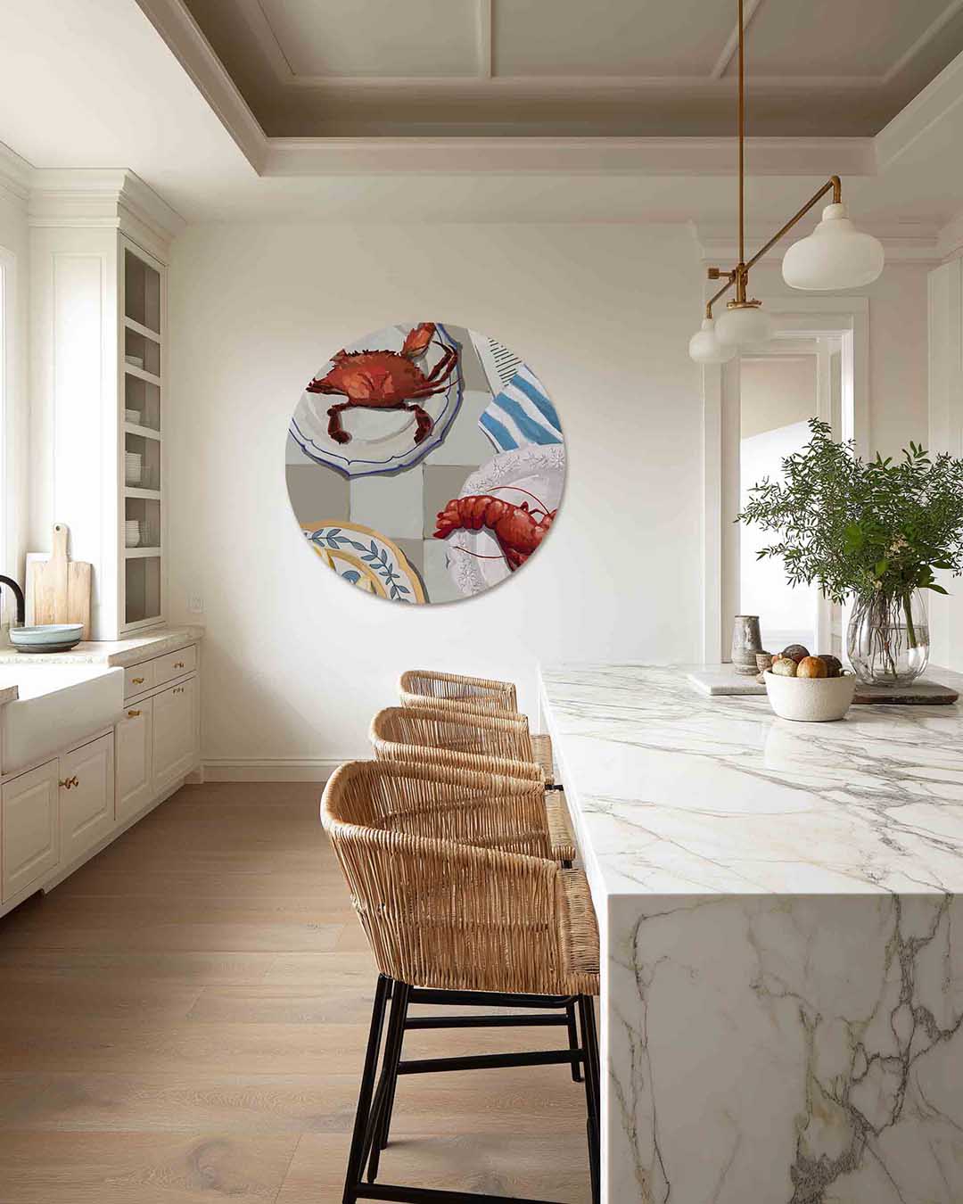 Kreeft en krab op servies – abstracte muurcirkel als ronde wanddecoratie