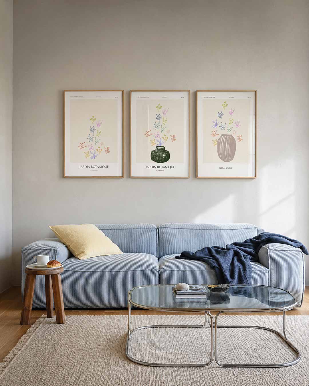 Bloemige lijnenspel posterset – tweede productweergave – deze posterset in drie delen toont delicate bloemen in