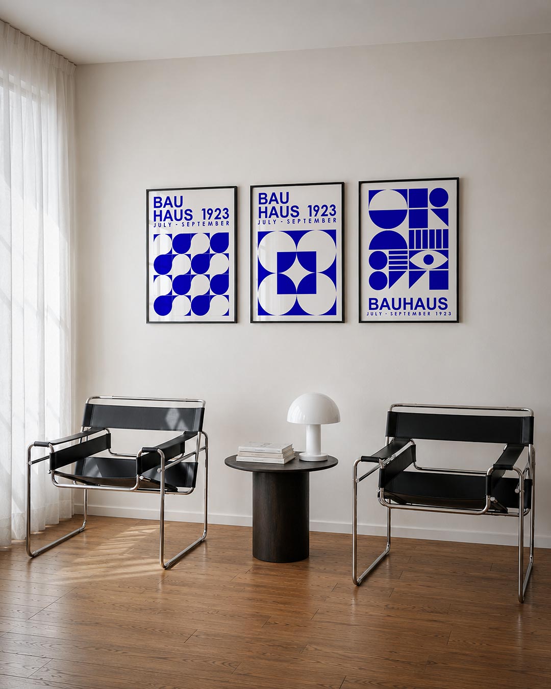 Vorm en kleur driedelige posterset – deze posterset in drie delen toont een speelse wisselwerking van blauwe en witte halve