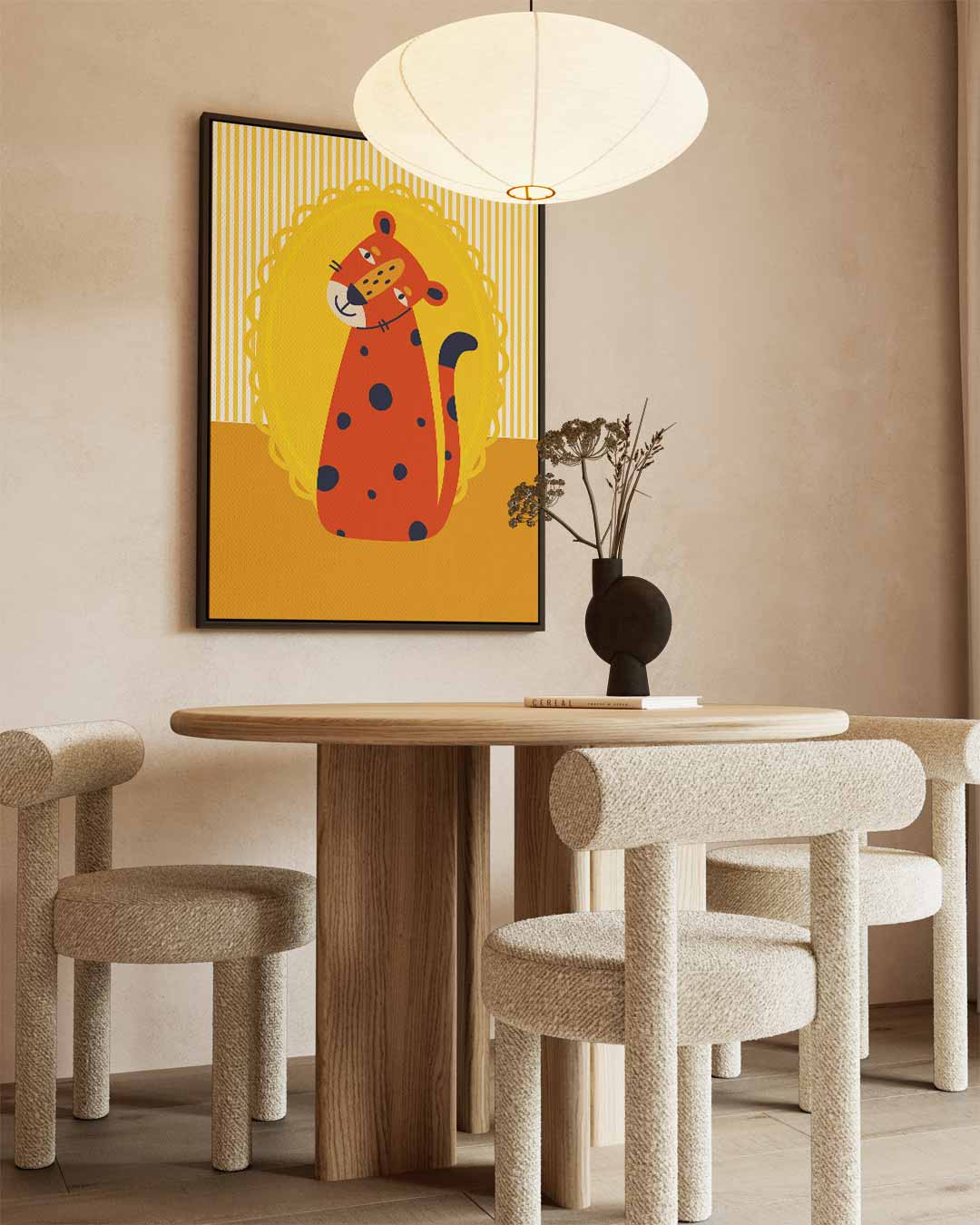 Vrolijke Cheetah op Geel – staand kunstwerk voor modern interieur