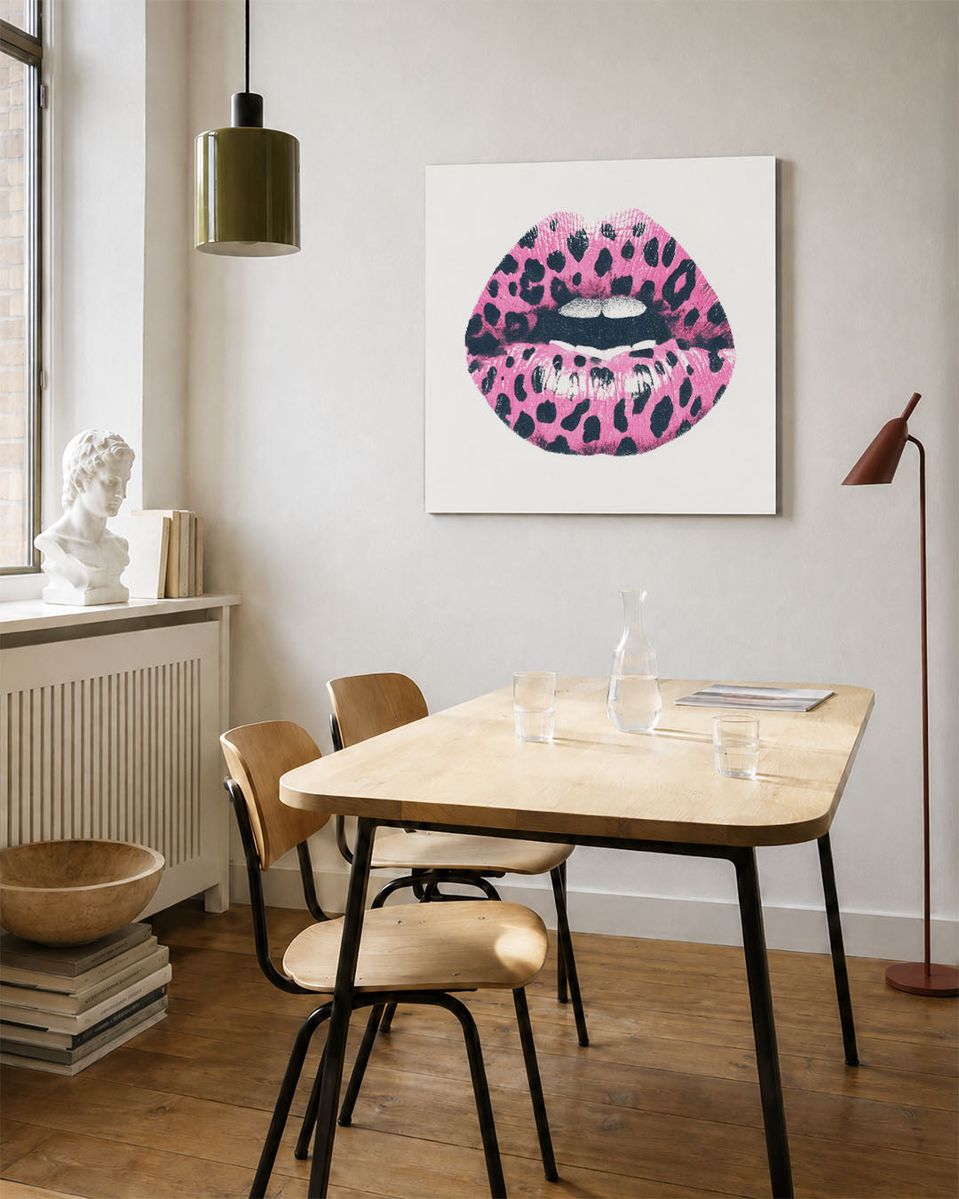 Gedurfde lippenprint kunstwerk – vierkante wanddecoratie – dit kunstwerk toont een opvallende lippenprint met een speels