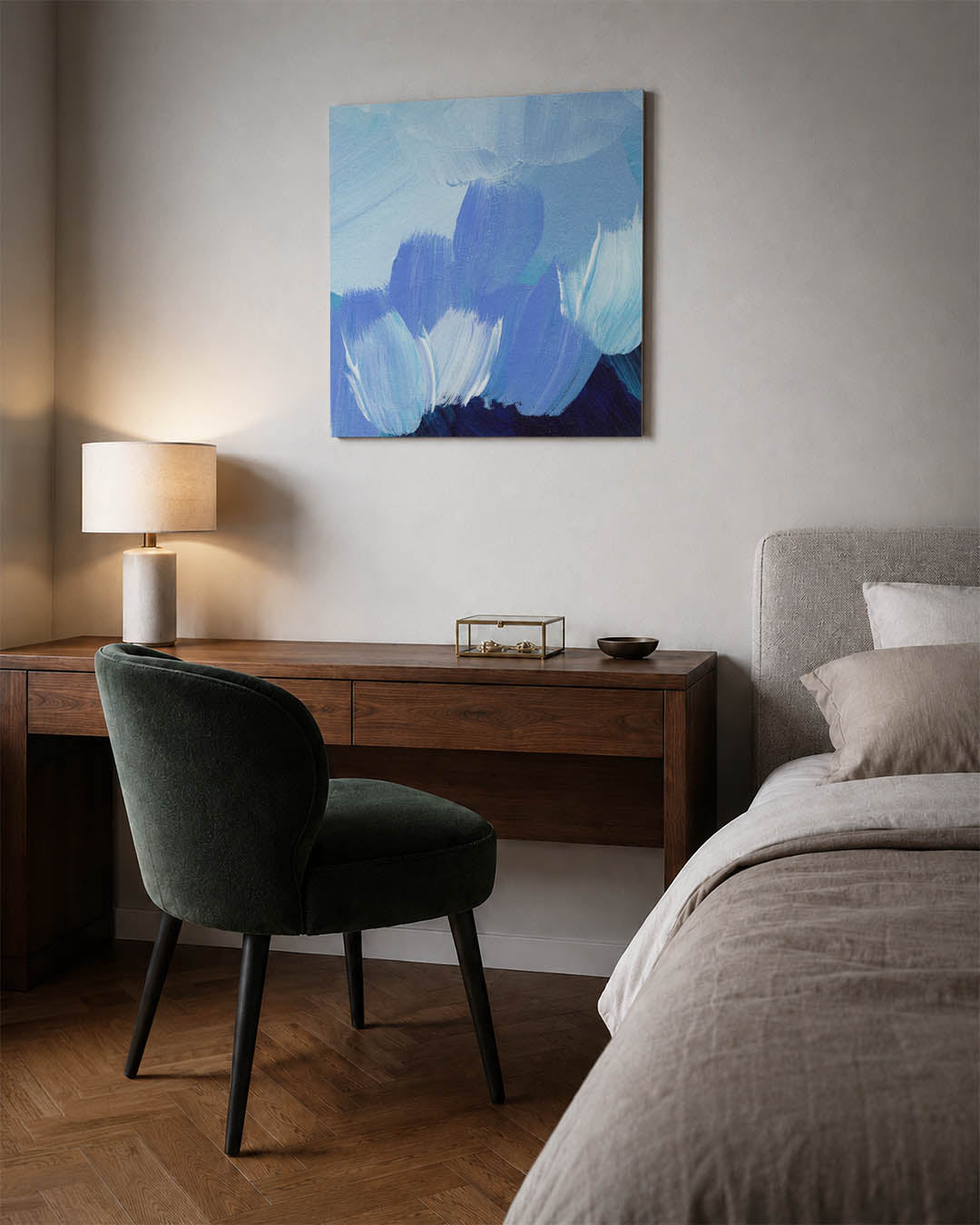 Dynamische blauwtinten kunstwerk – materiaalweergave – dit werk toont vloeiende penseelstreken in verschillende blauwtinten