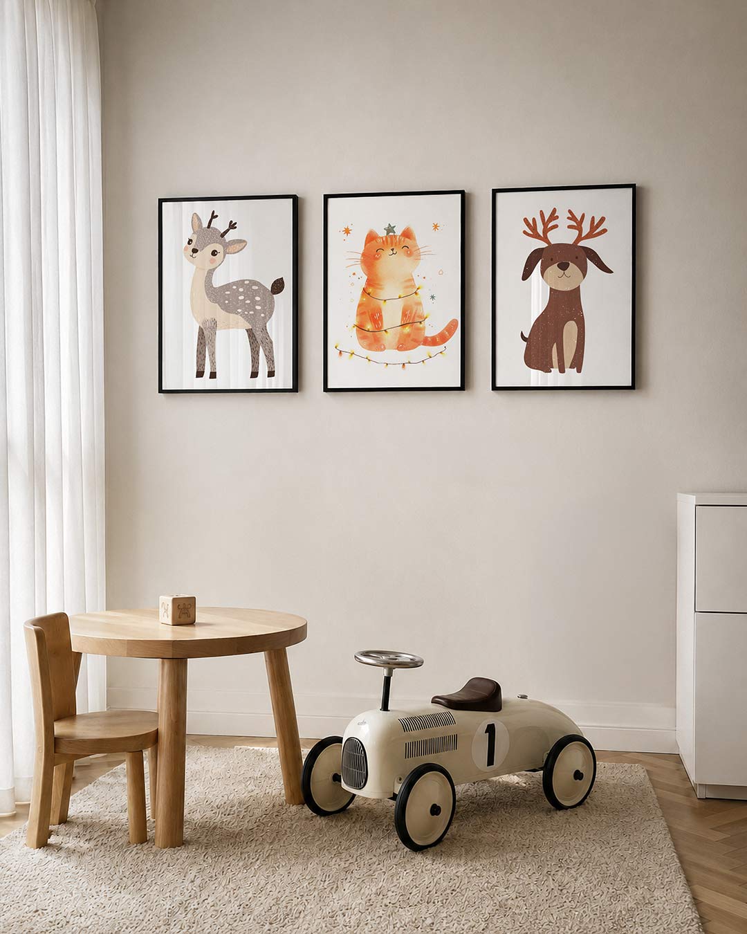 Speelse hertenvorm posterset – tweede productweergave – een schattig hertje met zachte kleuren en eenvoudige lijnen