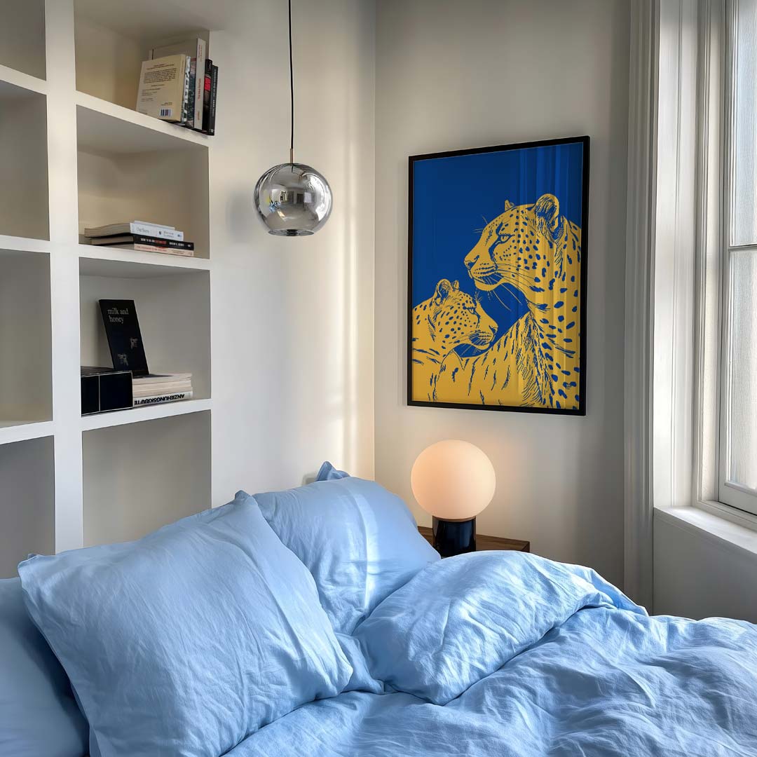 Elegante Luipaard Liefde – staande dieren wanddecoratie van WallArtistic