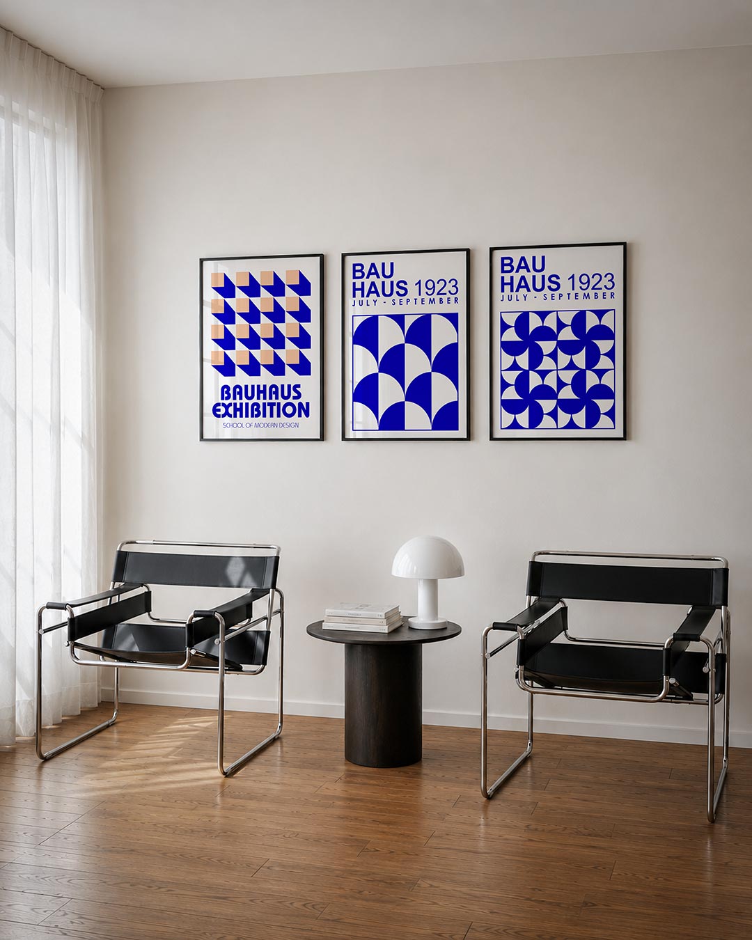 Vorm en schaduw driedelige posterset – deze posterset in drie delen toont een ritmisch patroon van perzik vierkanten met