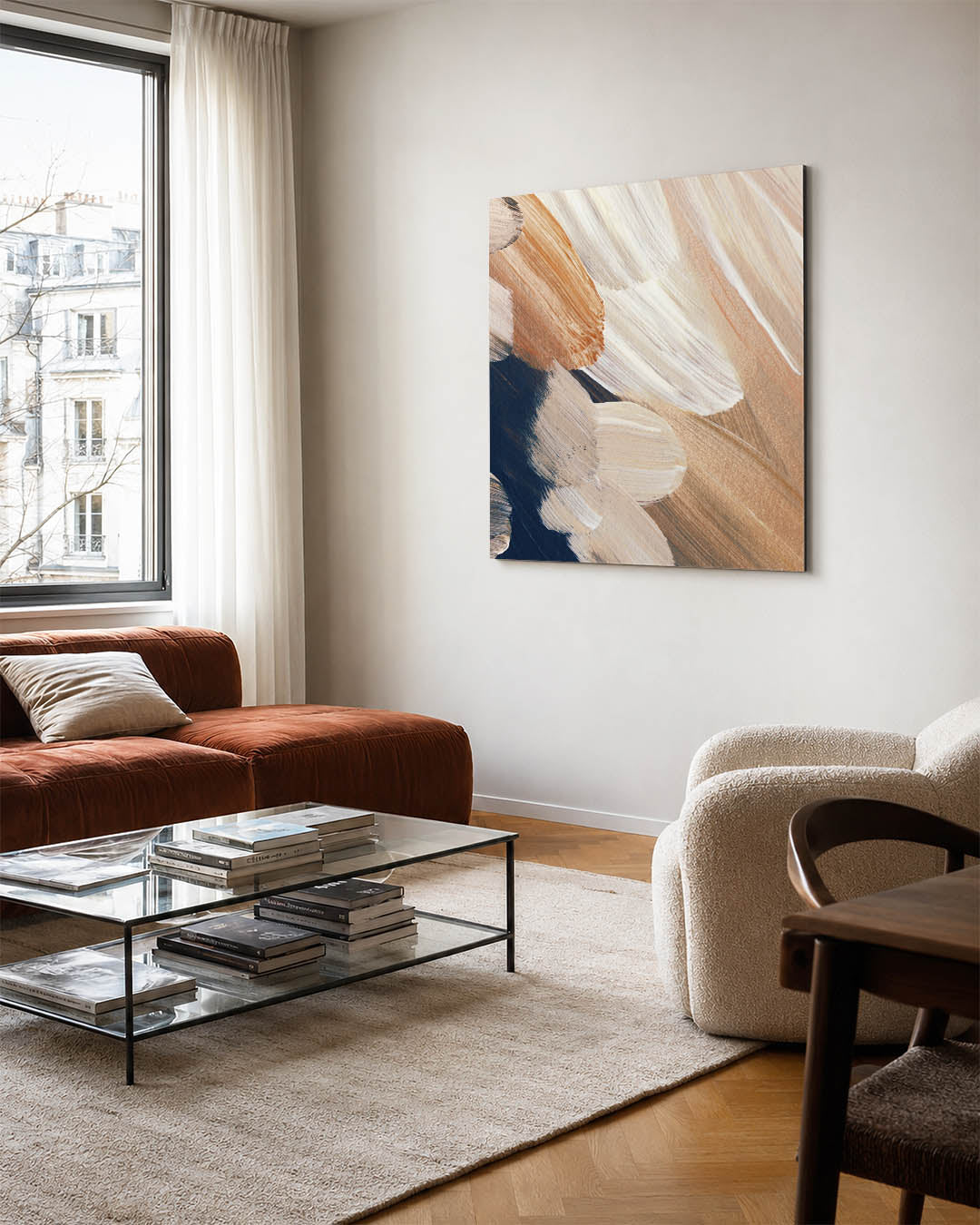 Organische borstelvegen kunstwerk – vierkante wanddecoratie – dit kunstwerk toont vloeiende borstelvegen in beige en bruin