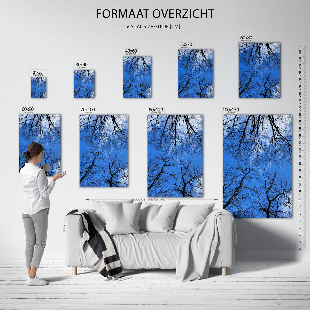 Boomtakken tegen lucht poster – sfeerbeeld – deze poster toont een netwerk van donkere boomtakken tegen een heldere blauwe