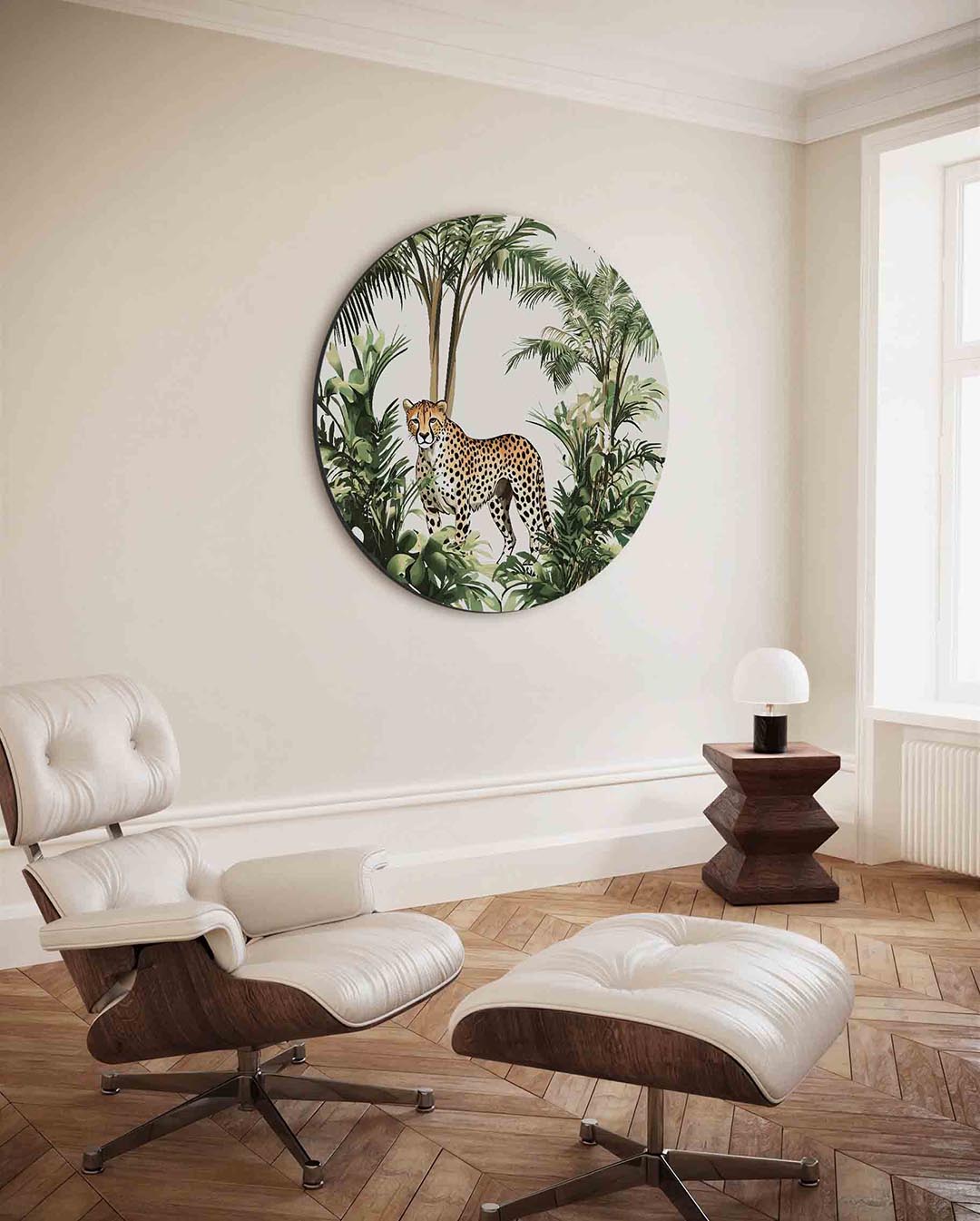 Luipaard en palmbomen – kleurrijke ronde wanddecoratie van WallArtistic