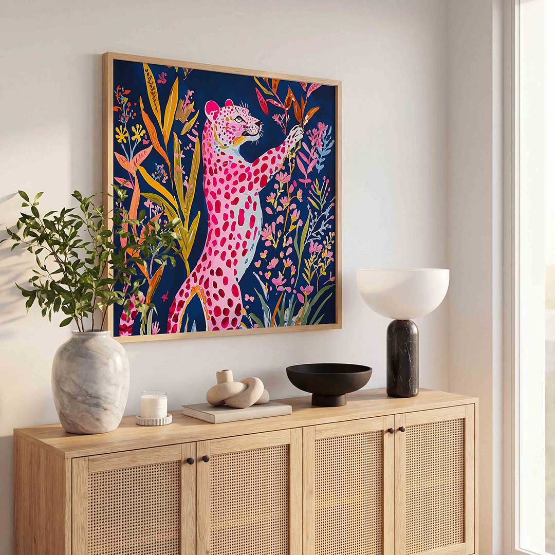 Roze luipaard met bloemen – tropische poster in vierkant formaat