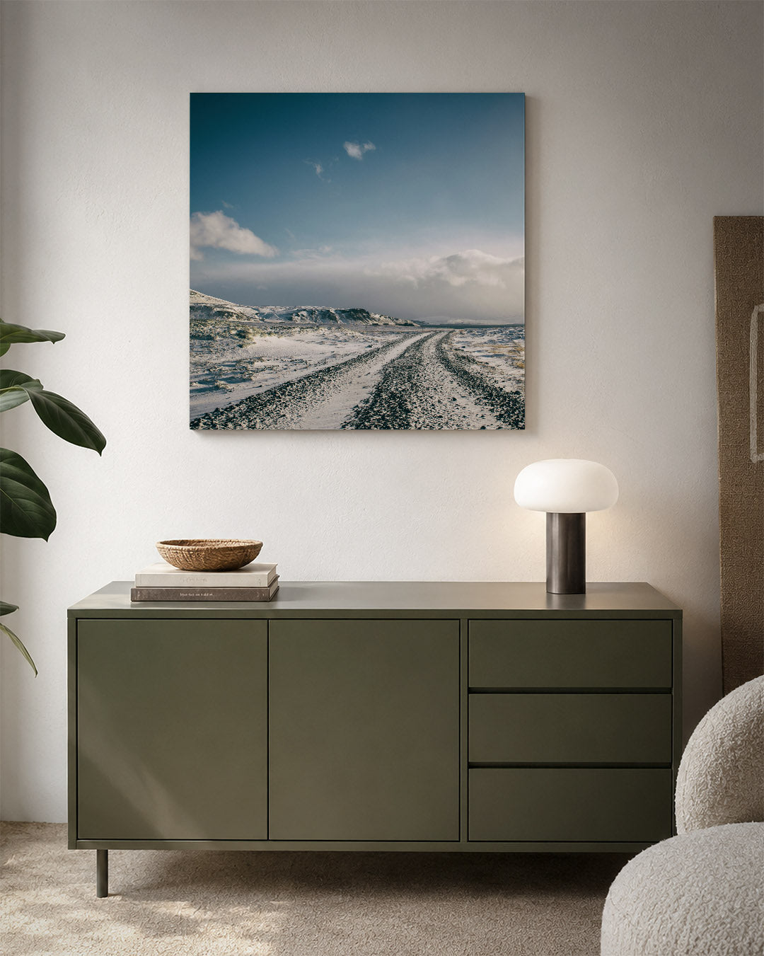 Winterse landschap kunstwerk – detailweergave – een besneeuwd landschap met een kronkelende weg die naar de horizon leidt. De