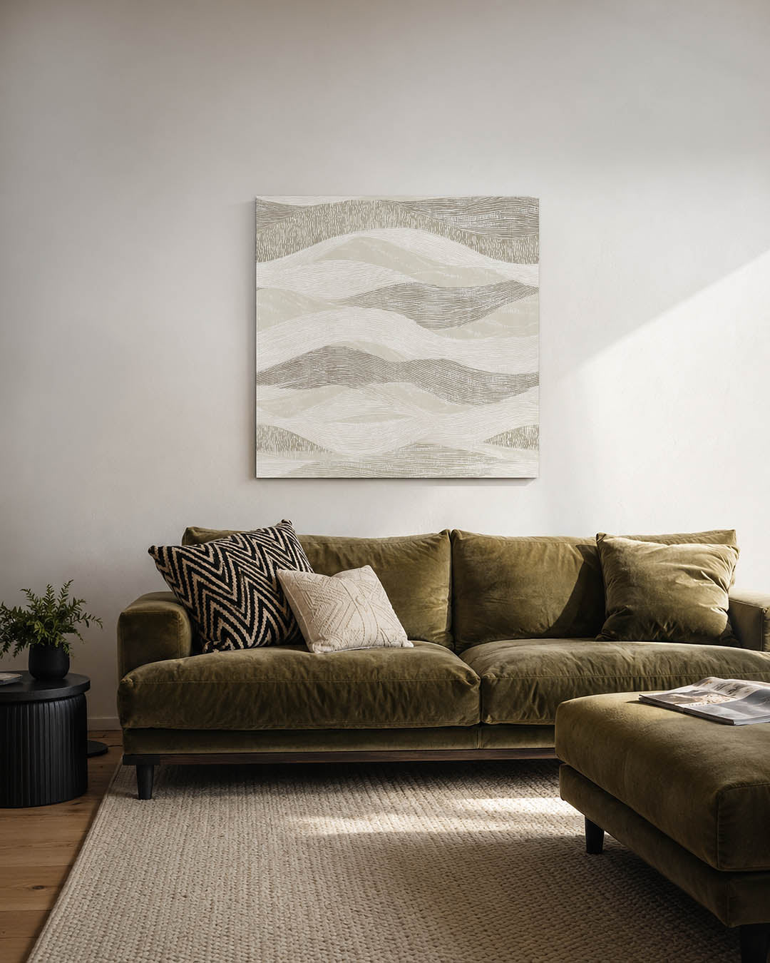 Golvende lijnen kunstwerk – derde productweergave – dit werk toont vloeiende, golvende lijnen in beige en wit, die een