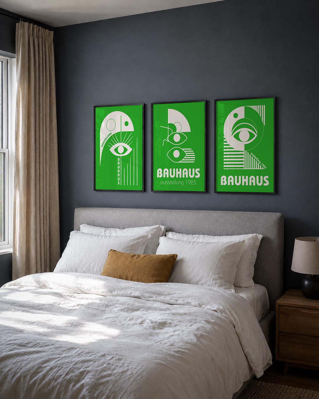 Oog en lijnen posterset – detailweergave – een groene achtergrond met een wit oog centraal. Rechte en gebogen lijnen creëren