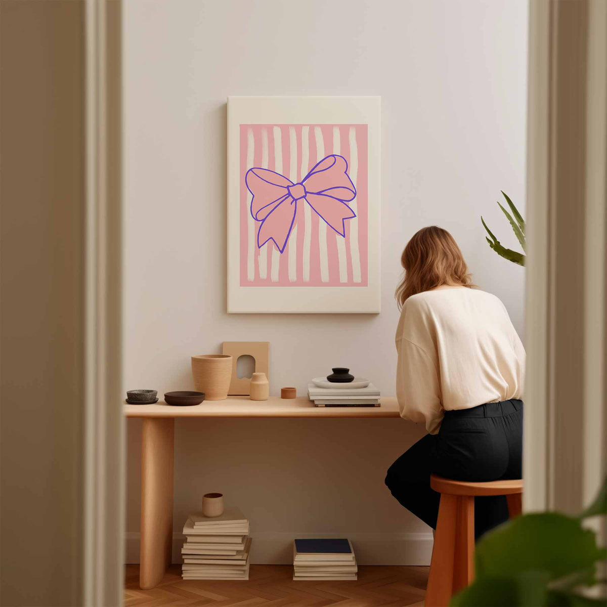 Speelse Strik op Roze Strepen – staand kunstwerk voor modern interieur