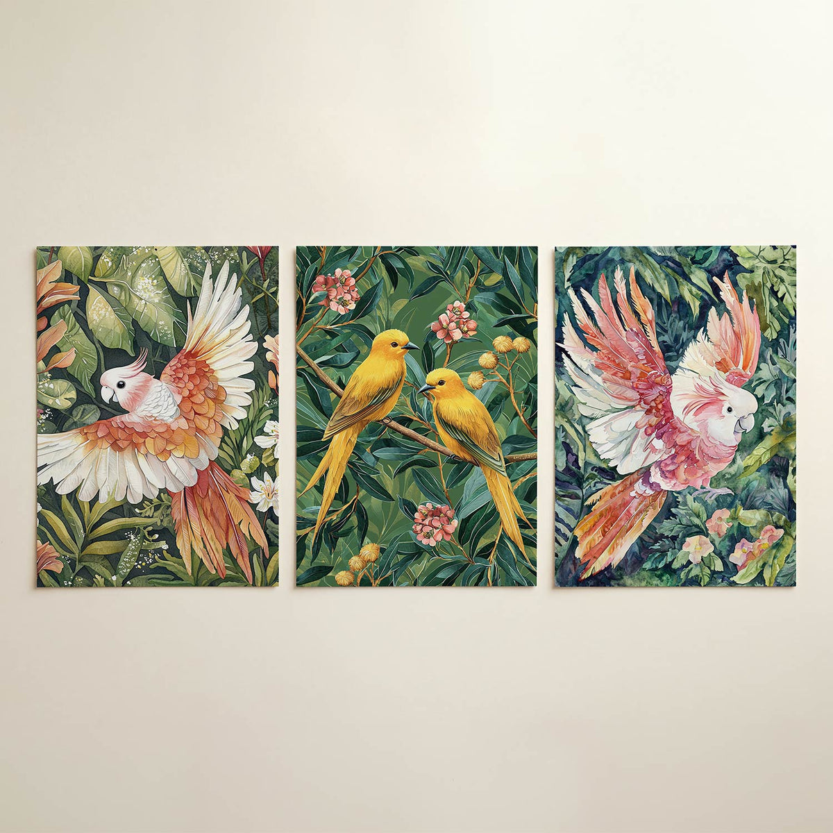 Vleugels en bladeren posterset – detailweergave – een kleurrijke vogel met roze en oranje veren vliegt tussen