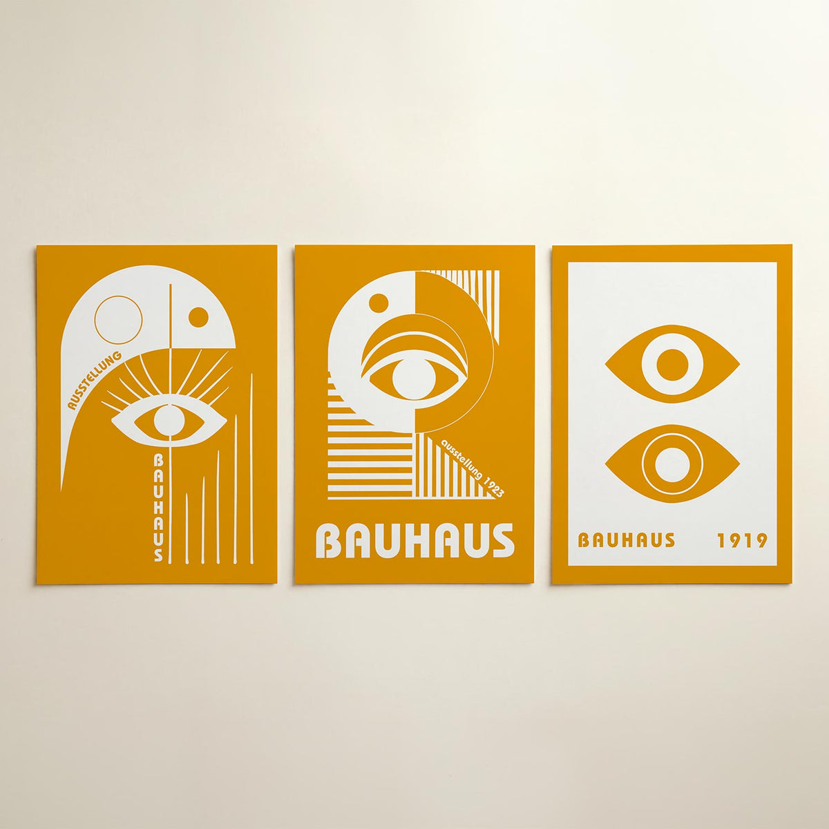 Oog en lijnen posterset – detailweergave – deze posterset in drie delen toont een opvallend wit oog met strakke lijnen en