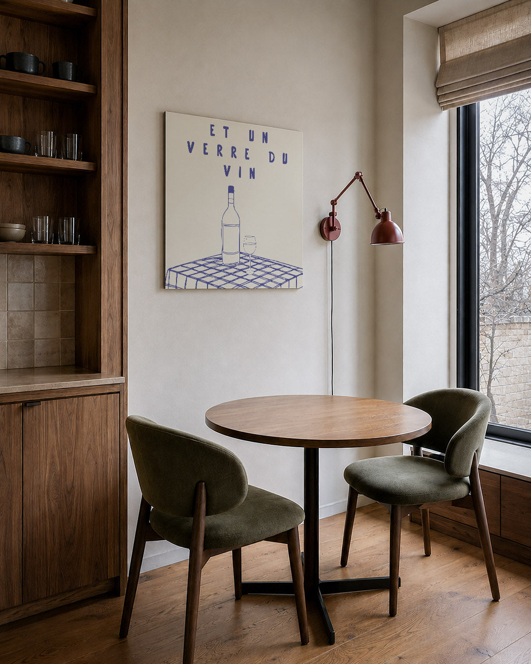 Wijn en tafel kunstwerk – derde productweergave – een fles en glas wijn staan op een geruite tafel. De achtergrond is licht