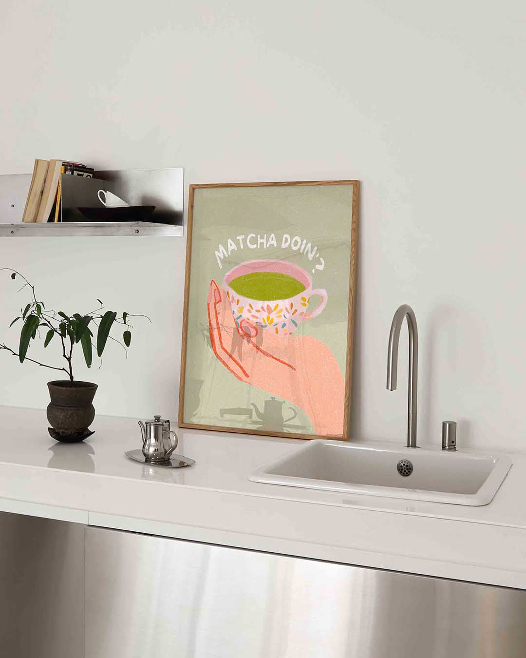 Hand met matcha – keukenposter in staand formaat