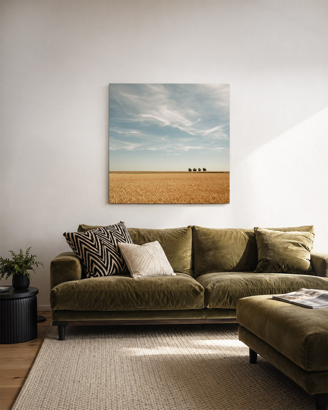 Rustige landschap weergave kunstwerk – derde productweergave – deze kunstwerk toont een uitgestrekt veld onder een blauwe