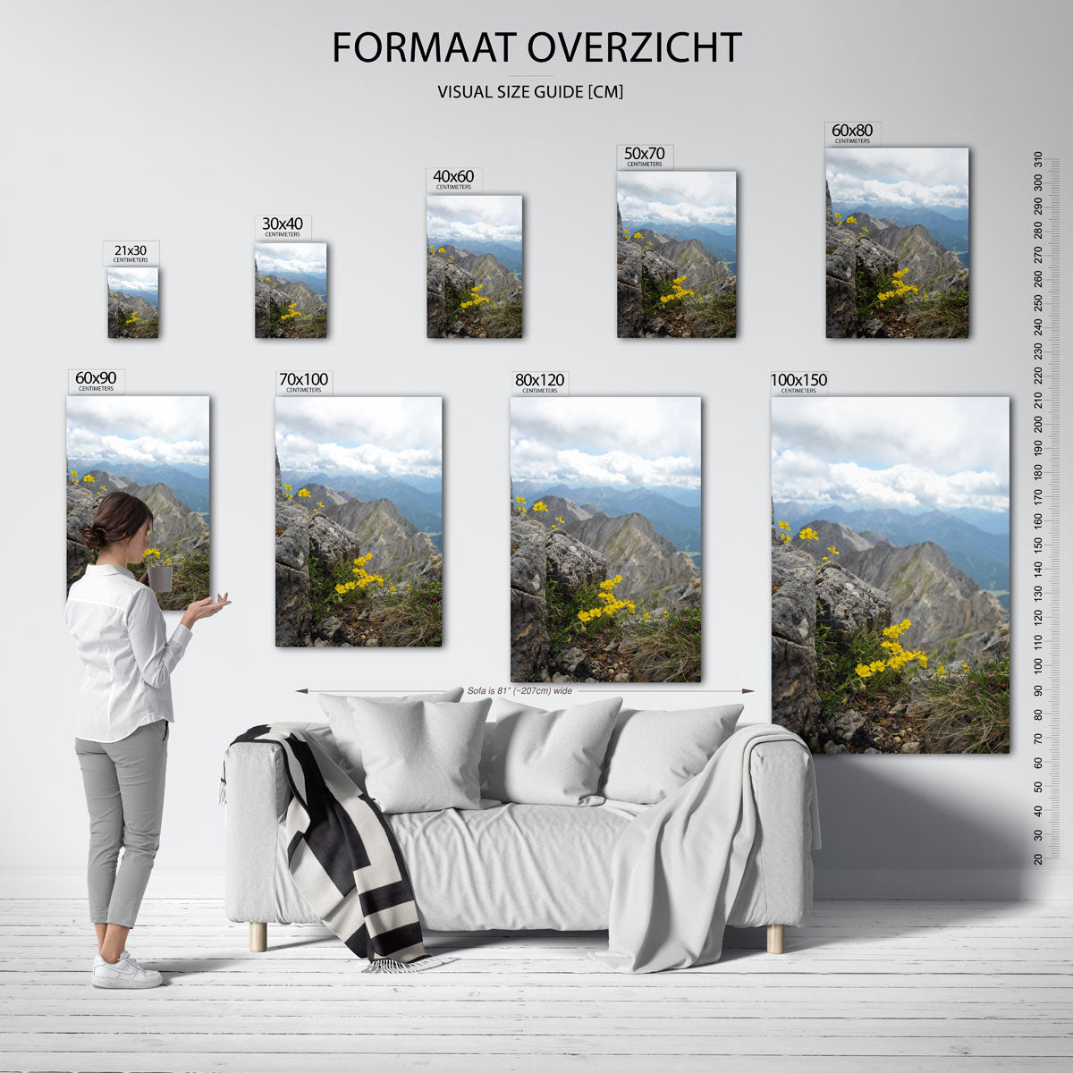 Berglandschap met bloemen poster – sfeerbeeld – deze poster toont een berglandschap met gele bloemen op de voorgrond en een