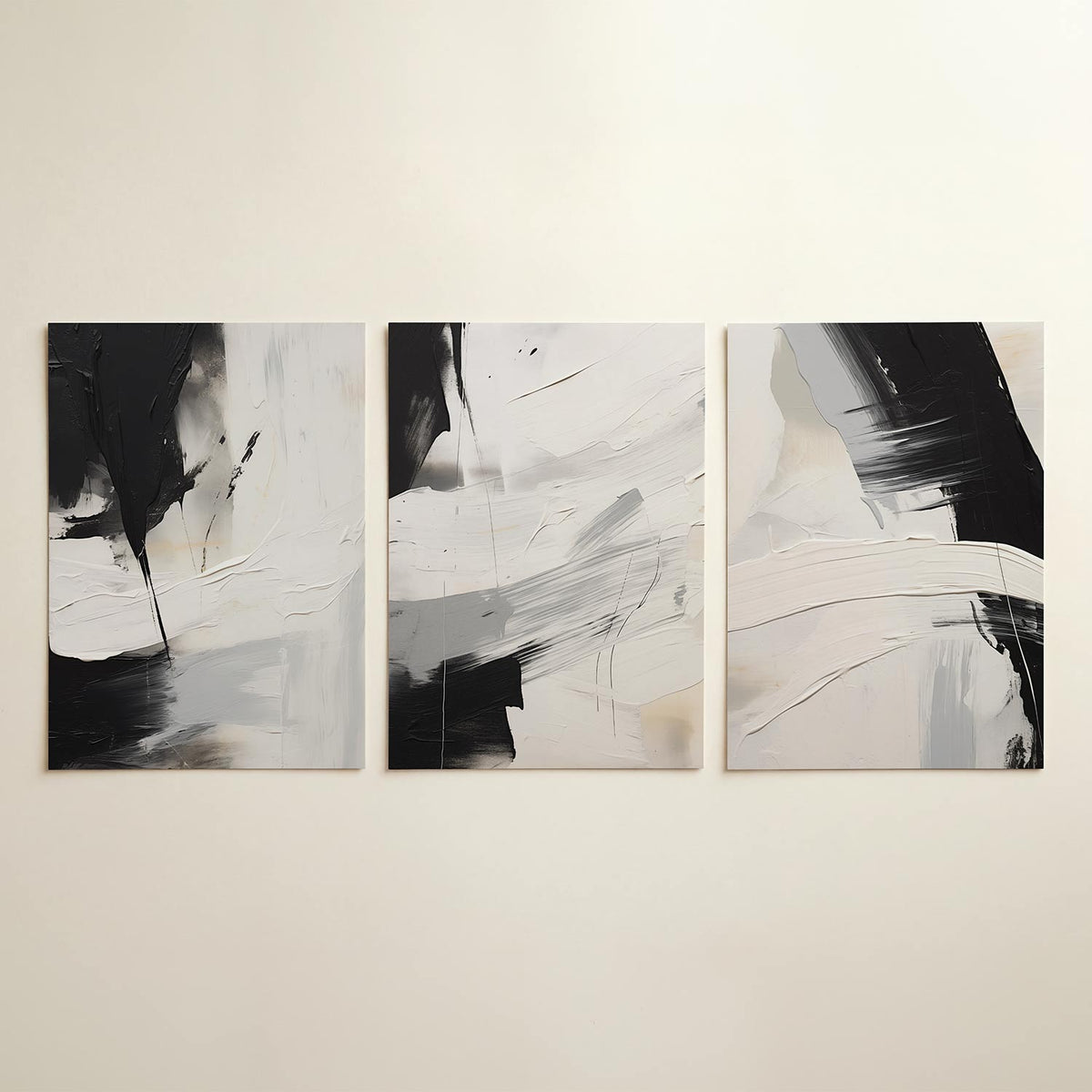Zwart wit dynamiek – driedelige posterset in interieur