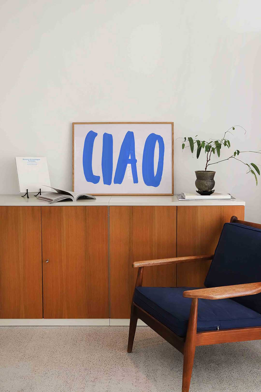 Ciao blauwe tekst – moderne landscape wanddecoratie van WallArtistic
