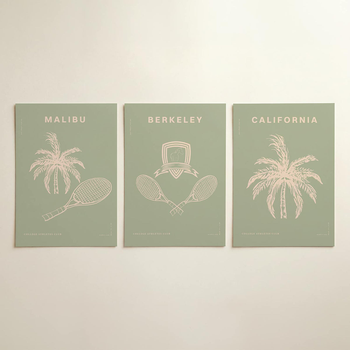 Palm en racket – driedelige posterset in interieur
