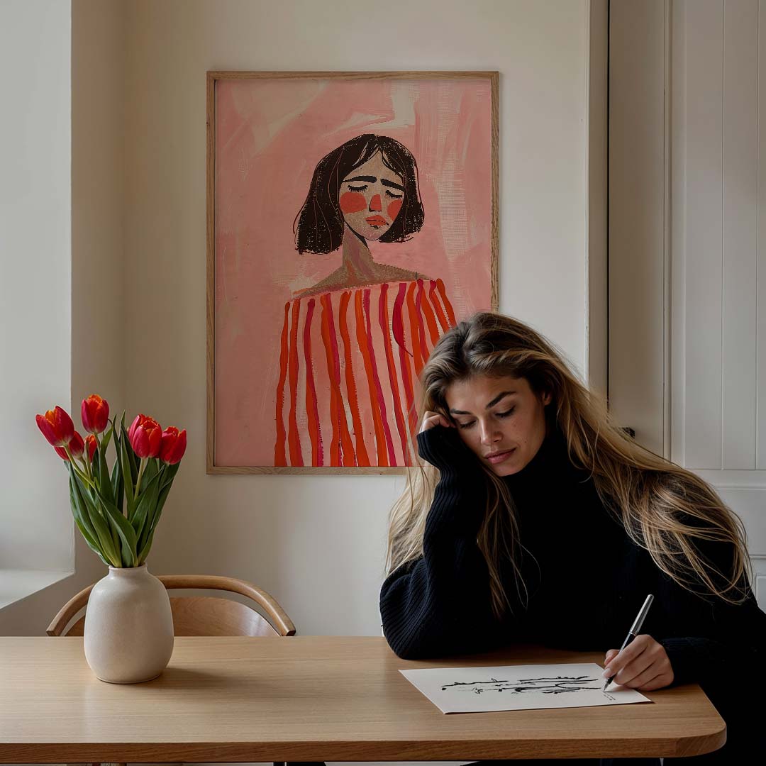 Dromerige Portretposter in Roze Tinten – staande vrouwelijke wanddecoratie van WallArtistic