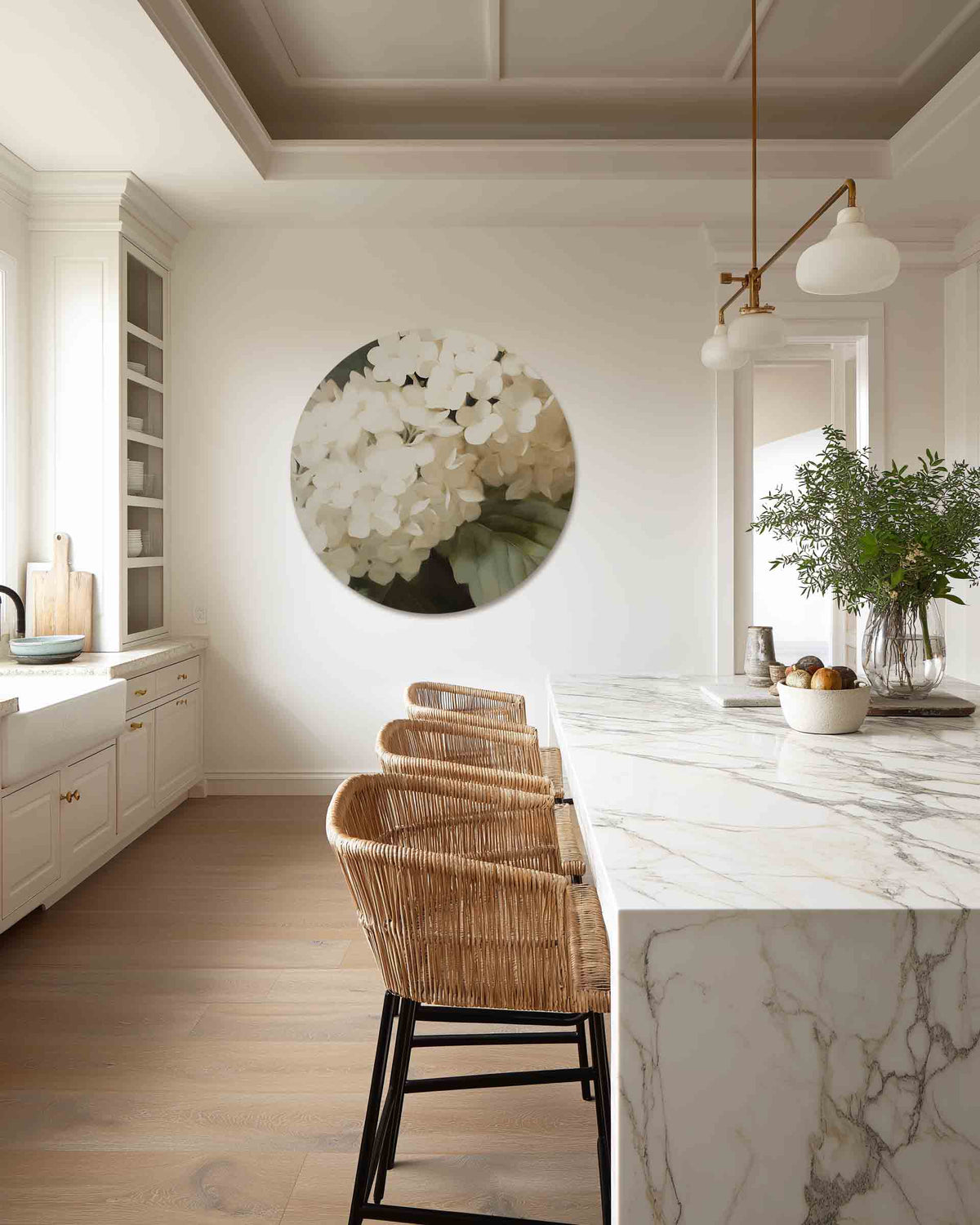 Witte bloemen – abstracte muurcirkel als ronde wanddecoratie