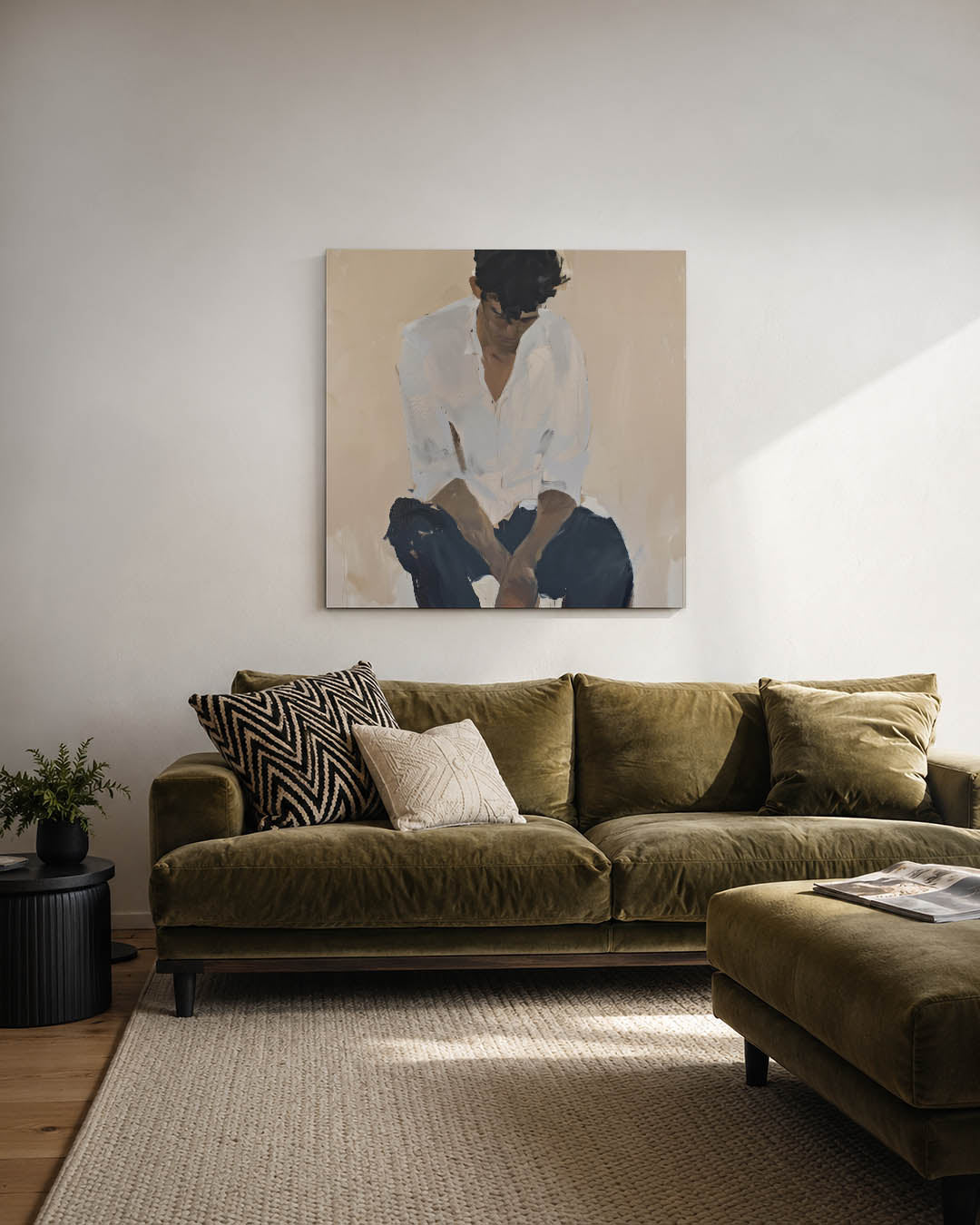 Zittende gestalte kunstwerk – derde productweergave – dit kunstwerk toont een zittende figuur in een ontspannen houding. De