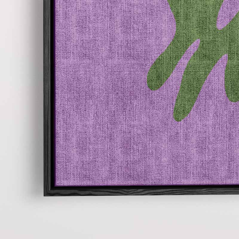 Simpele Bloemenschikking op Paarse Achtergrond – kunstwerk met zwarte baklijst