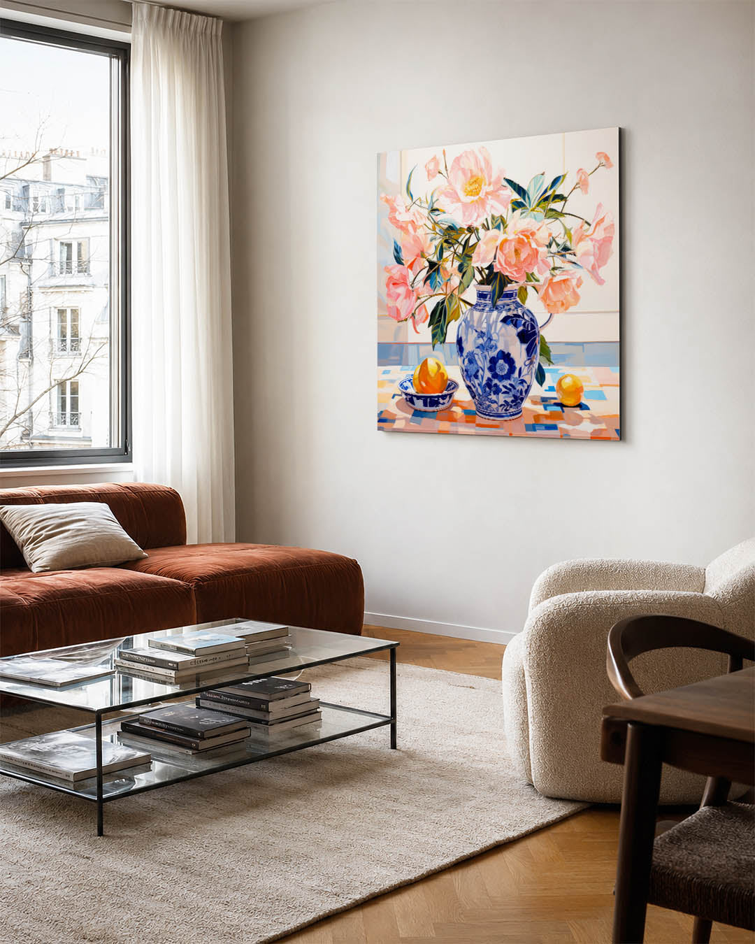 Bloemen in vaas kunstwerk – vierkante wanddecoratie – dit werk toont een vaas met roze bloemen op een tafel. De levendige