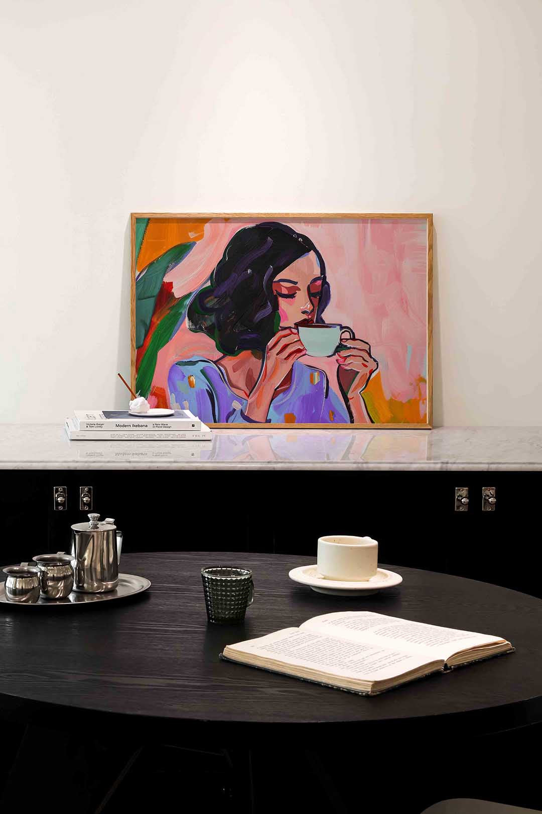 Vrouw met kopje – portret poster in liggend formaat