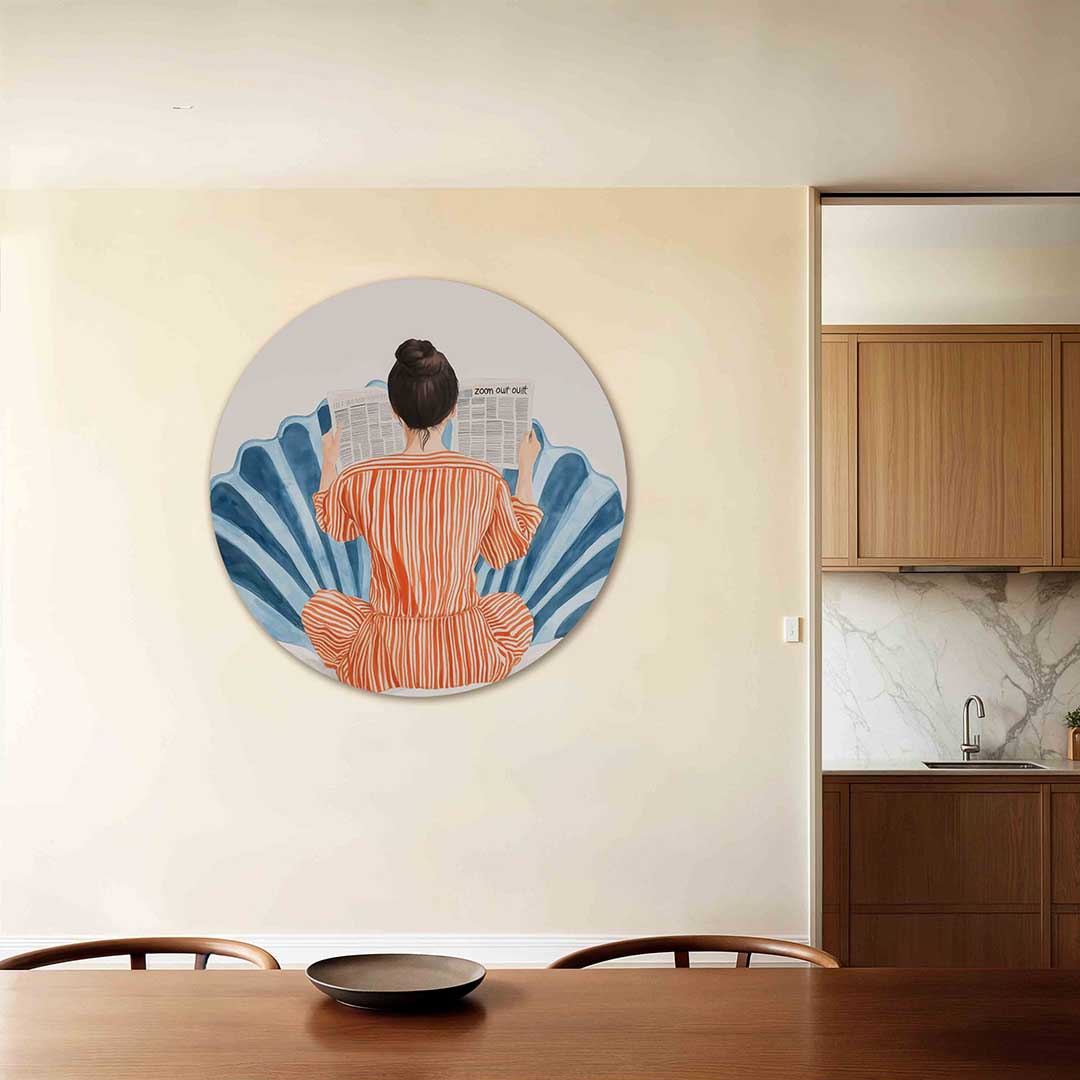 Lezende vrouw – ronde wanddecoratie met abstract ontwerp