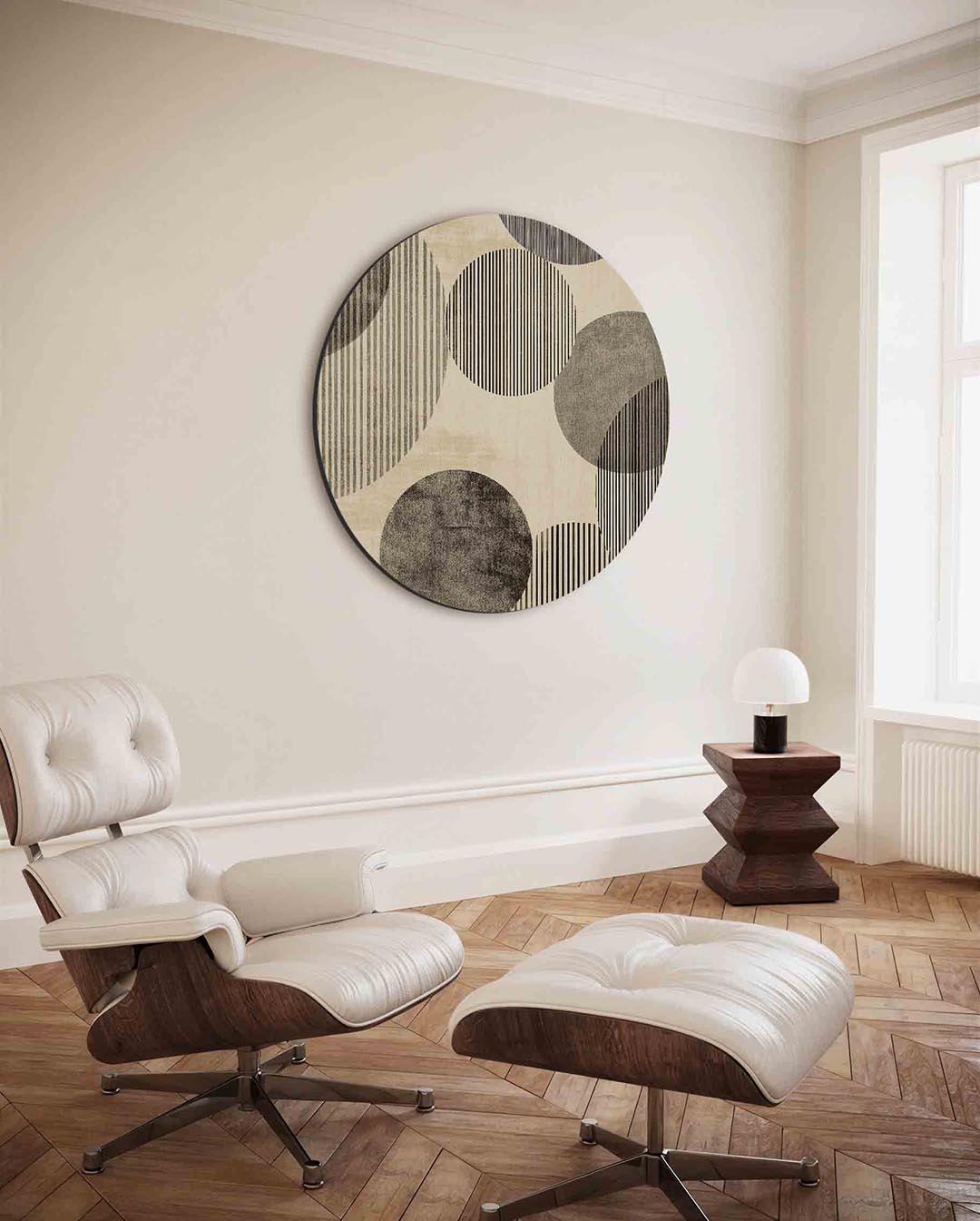 Gestreepte cirkels – moderne ronde wanddecoratie met vrouwelijk portret