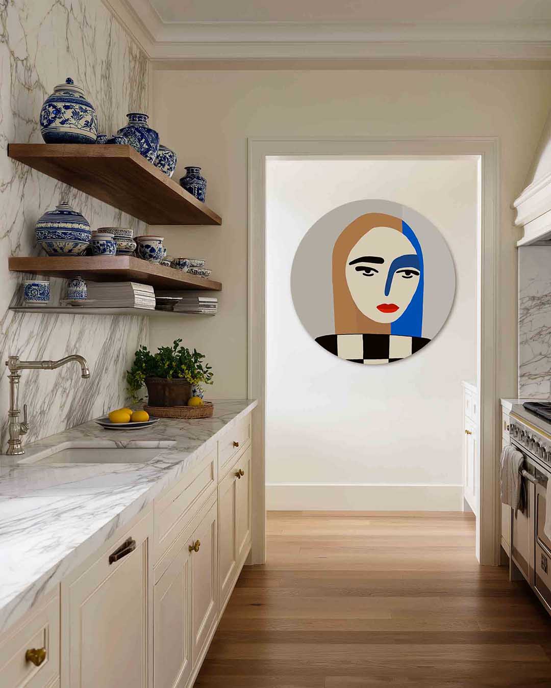 Portret met blauwe streep – kleurrijke Pop Art muurcirkel voor aan de muur