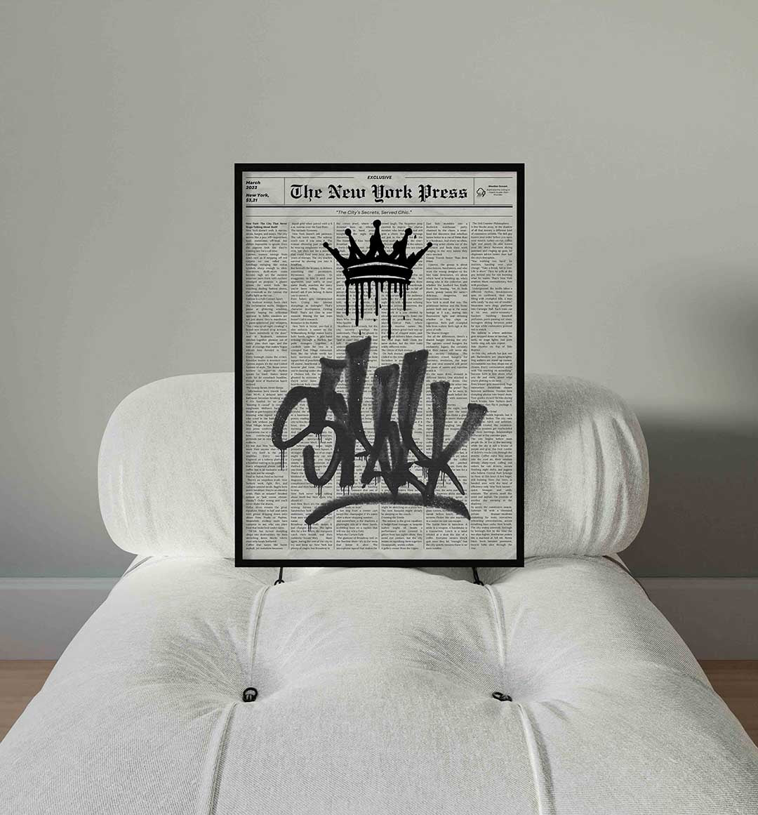 Krant met kroon – staande Pop Art wanddecoratie van WallArtistic
