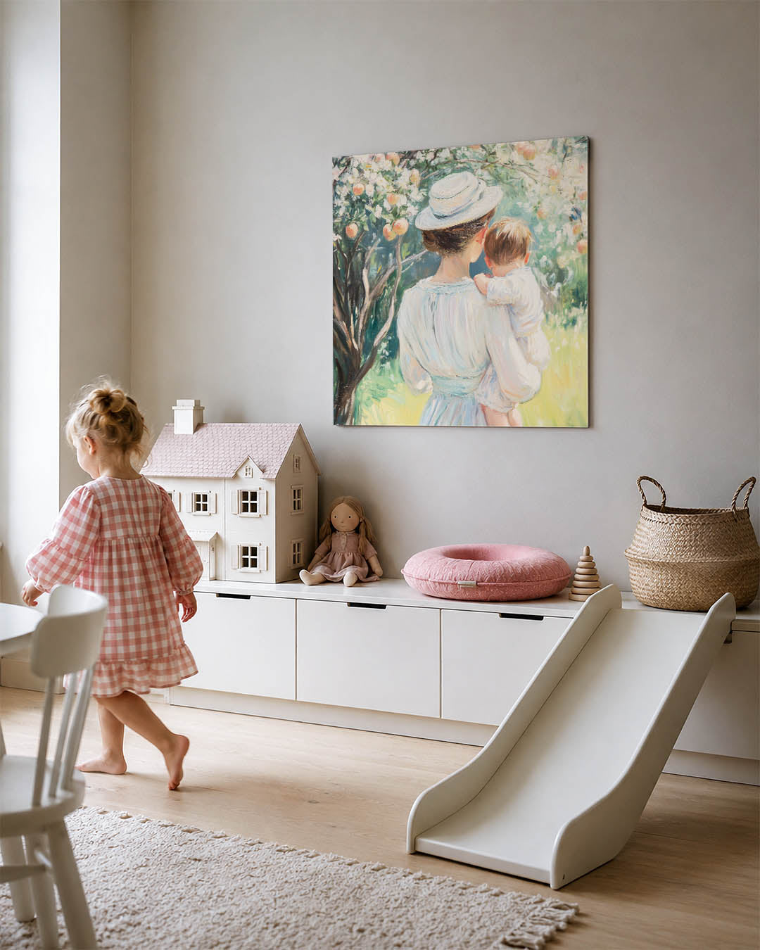 Moeder en kind kunstwerk – tweede productweergave – een vrouw met een hoed houdt een kind vast, omringd door bloeiende bomen.