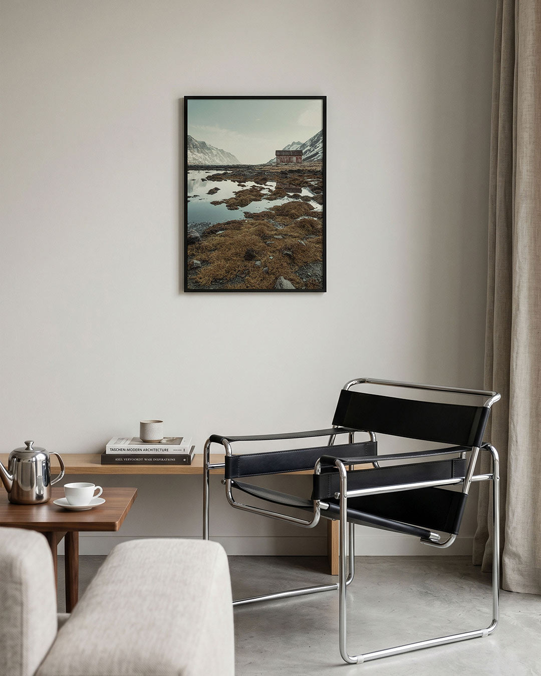 Rustieke berglandschap poster – tweede productweergave – een serene scène met een eenzaam huisje aan de rand van een