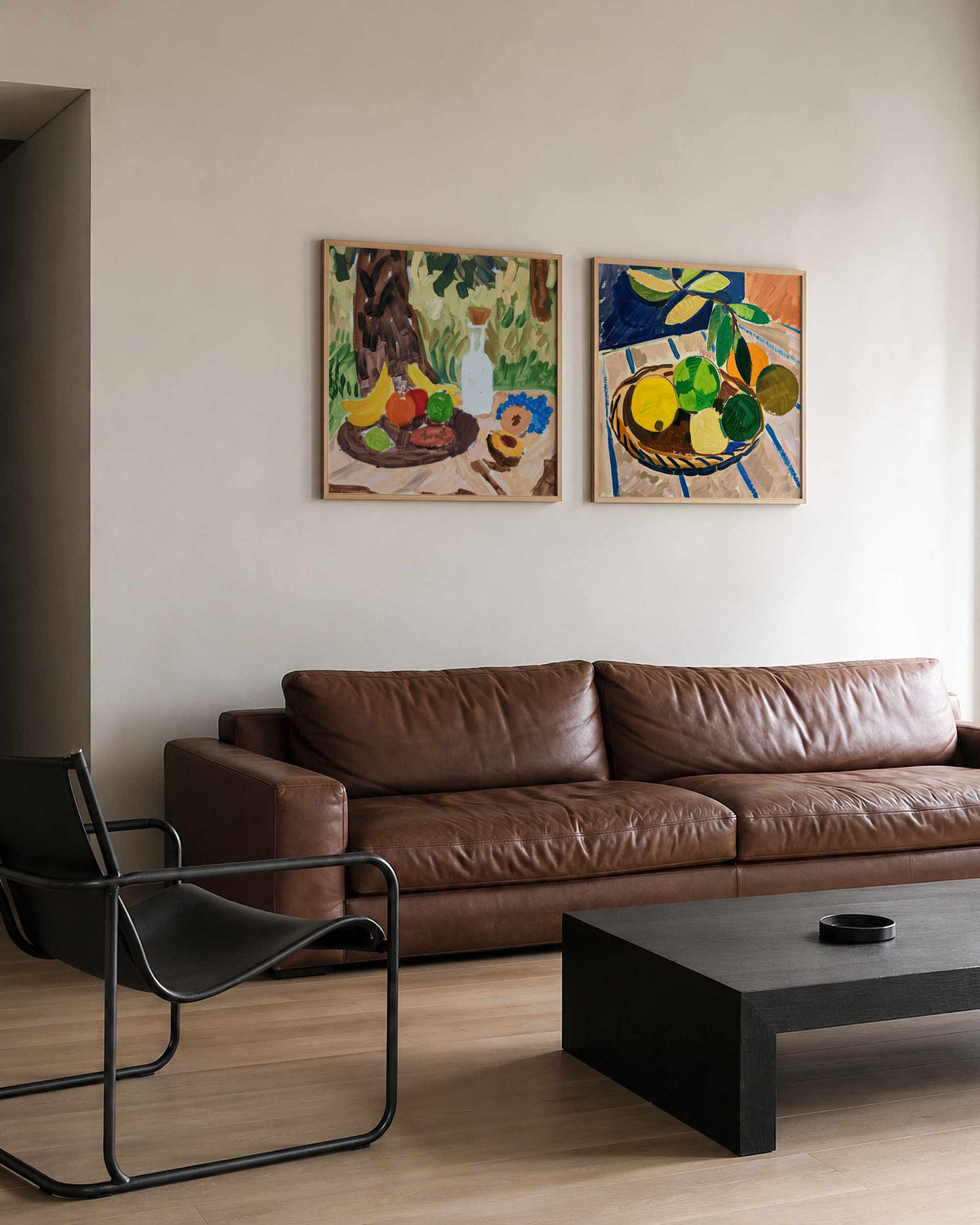 Interieurpresentatie van een tweedelige vierkante posterset met fruitstilleven