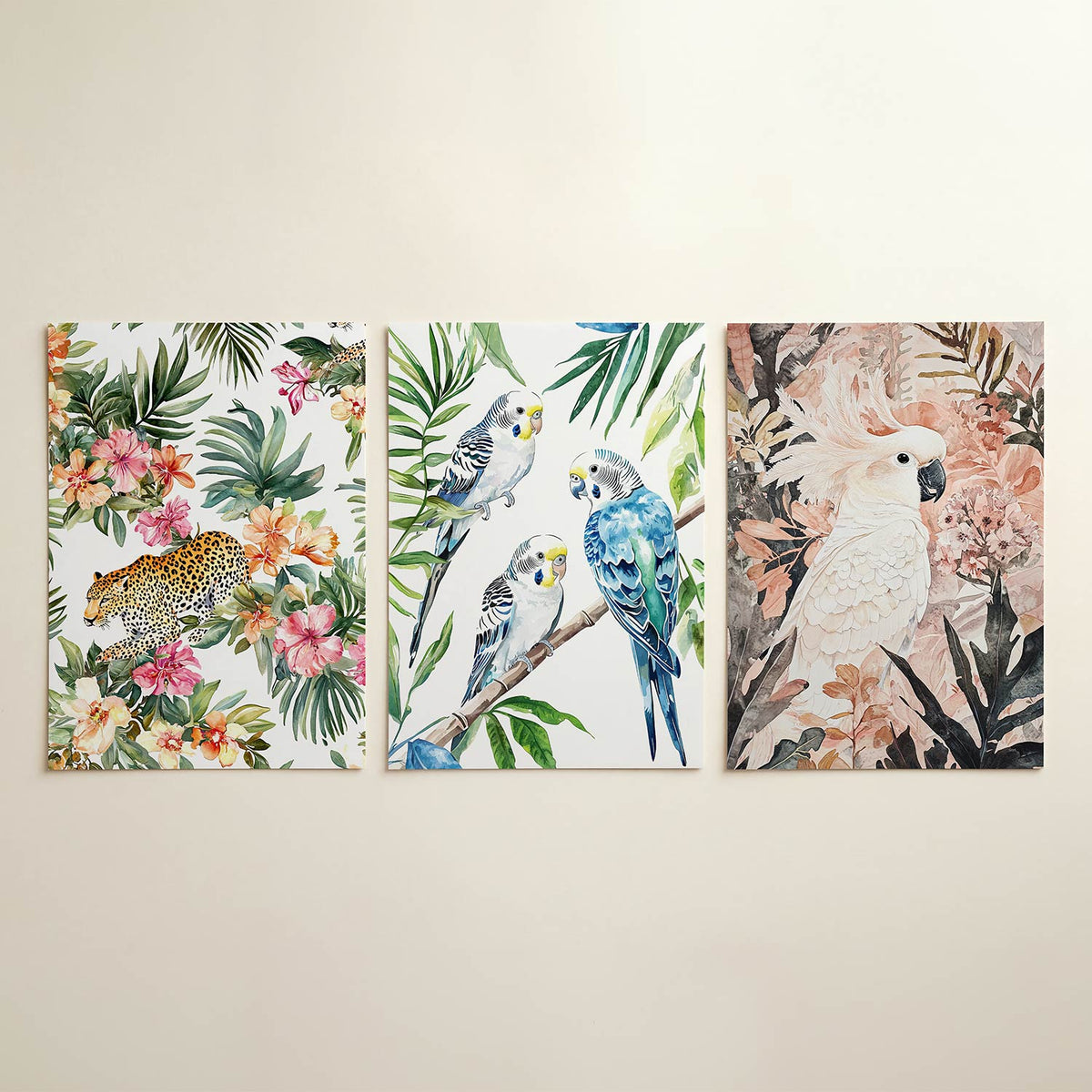 Jungle bloemenpracht posterset – detailweergave – een levendige compositie van groene bladeren en kleurrijke